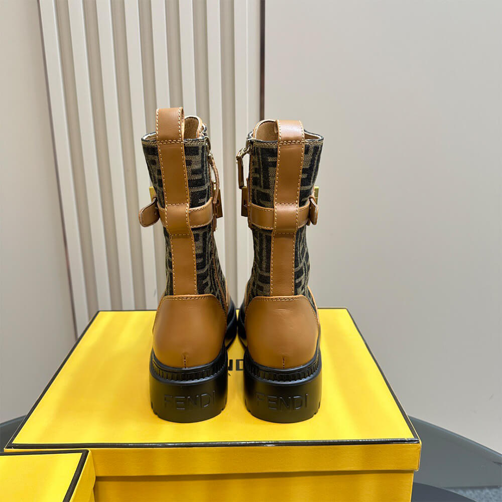 F**di F**digraphy logo-plaque leather boots